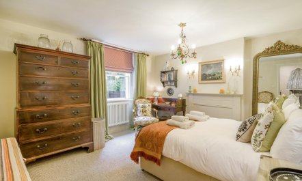 2 Bed in Bath 7