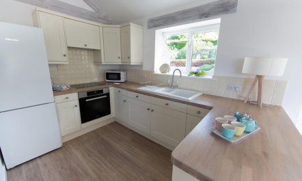 2 Bed in Upper Vobster 2