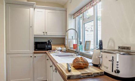 2 Bed in Cherry Burton 7