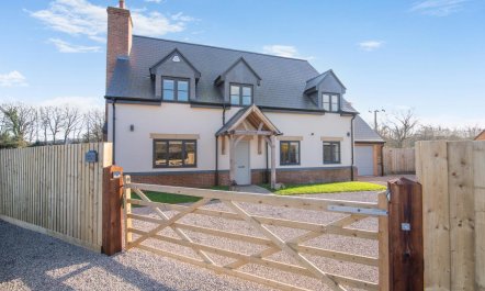 4 Bed in Gorsley
