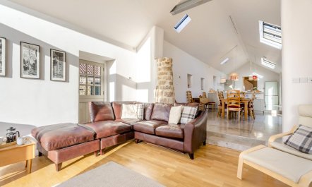 7 Bed in Borrowby 4