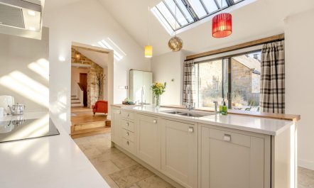 7 Bed in Borrowby 9