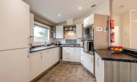 4 Bed in Bentham 8