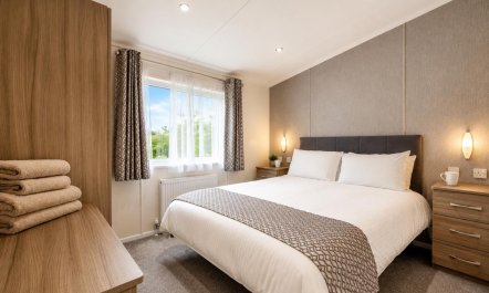 4 Bed in Bentham 3