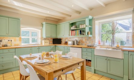 4 Bed in Docking 9
