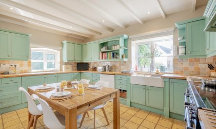 4 Bed in Docking 1