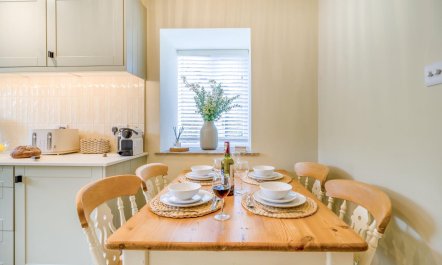 2 Bed in Simonstone 4
