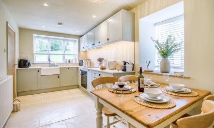 2 Bed in Simonstone 2