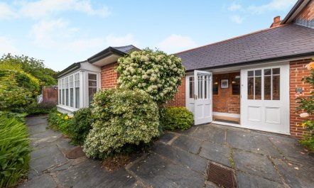 2 Bed in Aberaeron 1