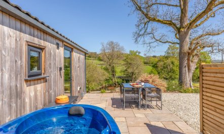 1 Bed in Aberbechan 2