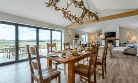 4 Bed in Irnham 1