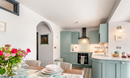 2 Bed in Tenby 1
