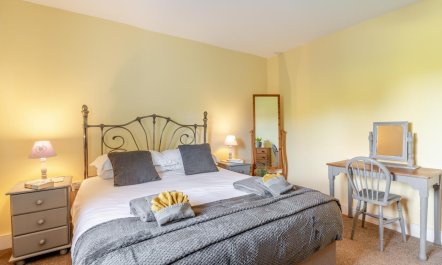 2 Bed in Westport 6