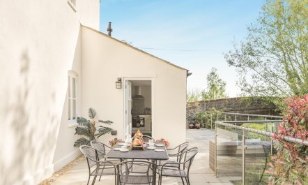 2 Bed in Westport 1