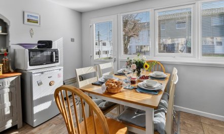 2 Bed in Freshwater East 9