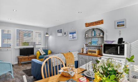 2 Bed in Freshwater East 1