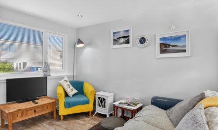 2 Bed in Freshwater East 6