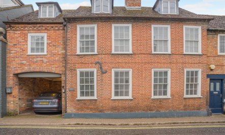 4 Bed in Lymington