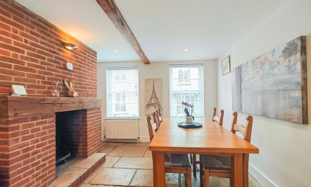 4 Bed in Lymington 1