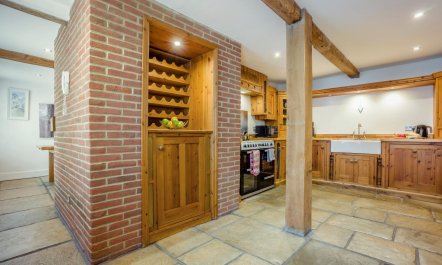 4 Bed in Lymington 1