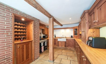 4 Bed in Lymington 2