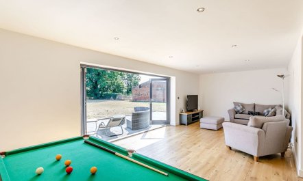 6 Bed in Howell 3