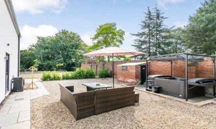 6 Bed in Howell 1