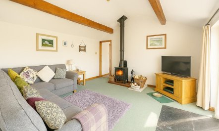 2 Bed in Low Row 1