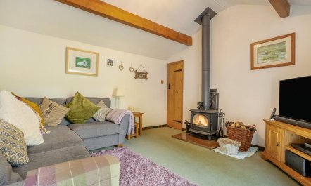 2 Bed in Low Row 1