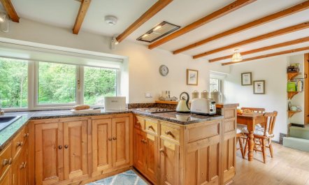 2 Bed in Low Row 9
