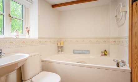 2 Bed in Low Row 6