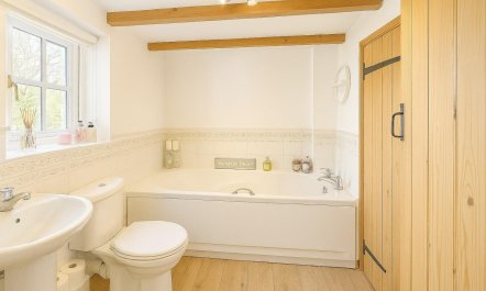 2 Bed in Low Row 6