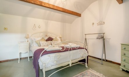 2 Bed in Low Row 3