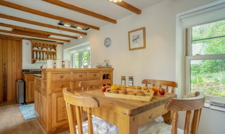 2 Bed in Low Row 2