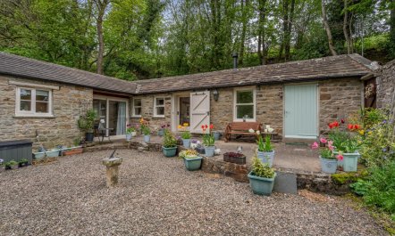 2 Bed in Low Row