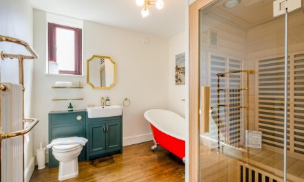 4 Bed in Gayton 4