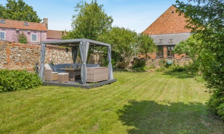 4 Bed in Gayton 5