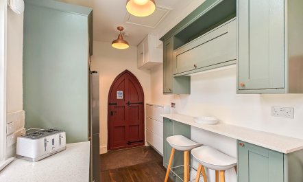 4 Bed in Gayton 9