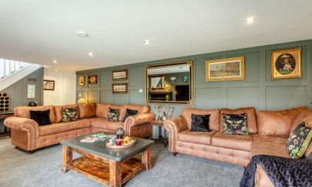 6 Bed in Holsworthy 1