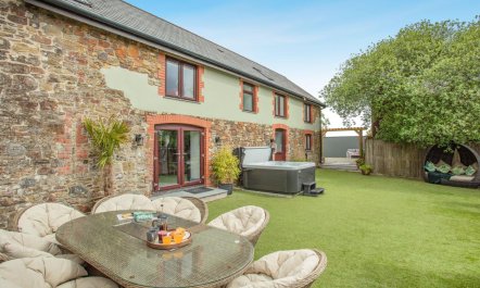 6 Bed in Holsworthy