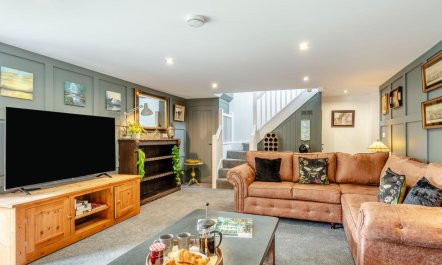 6 Bed in Holsworthy 7