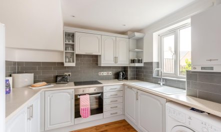 2 Bed in Bridport 3