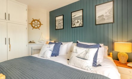 1 Bed in West Bay 9