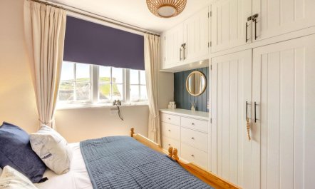 1 Bed in West Bay 8