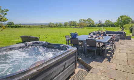 7 Bed in Awre 1