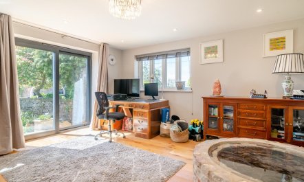 7 Bed in Awre 9