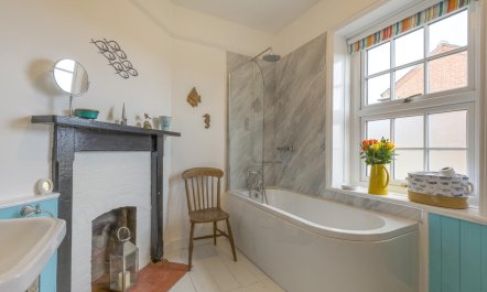 4 Bed in Bacton 2