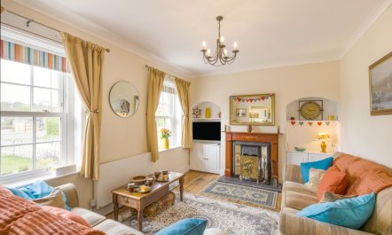 4 Bed in Bacton 1