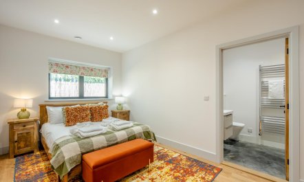 4 Bed in Acton 7