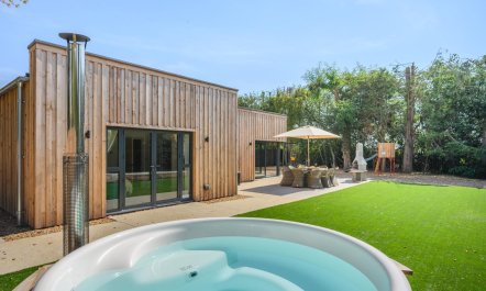 4 Bed in Acton